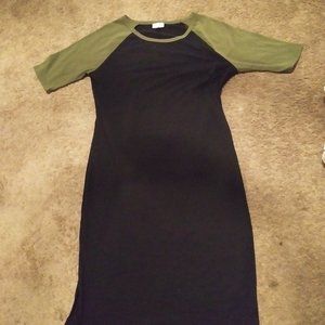 Fitted quarter sleeve dress